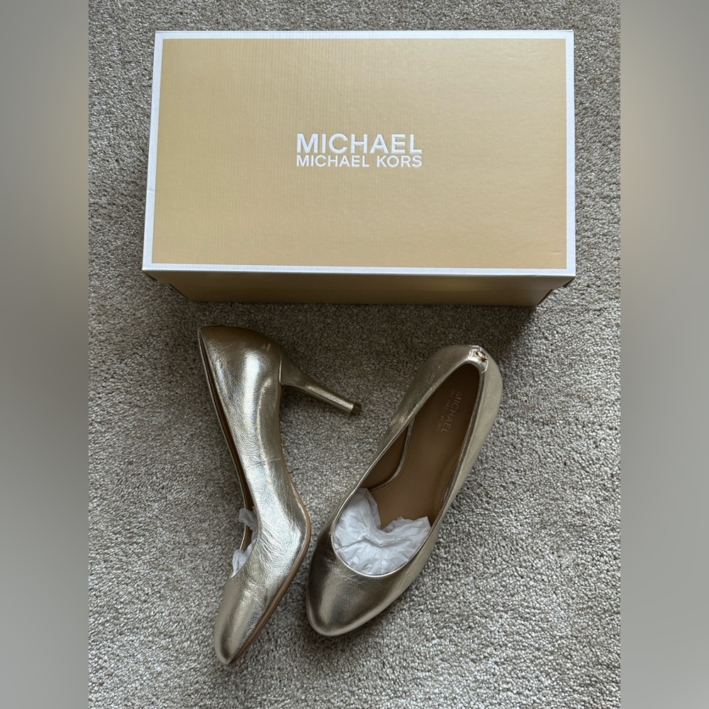 COPY - Michael Kors ✨ 8M Pale Gold ✨ Flex Pump 💫 - Picture 2 of 8